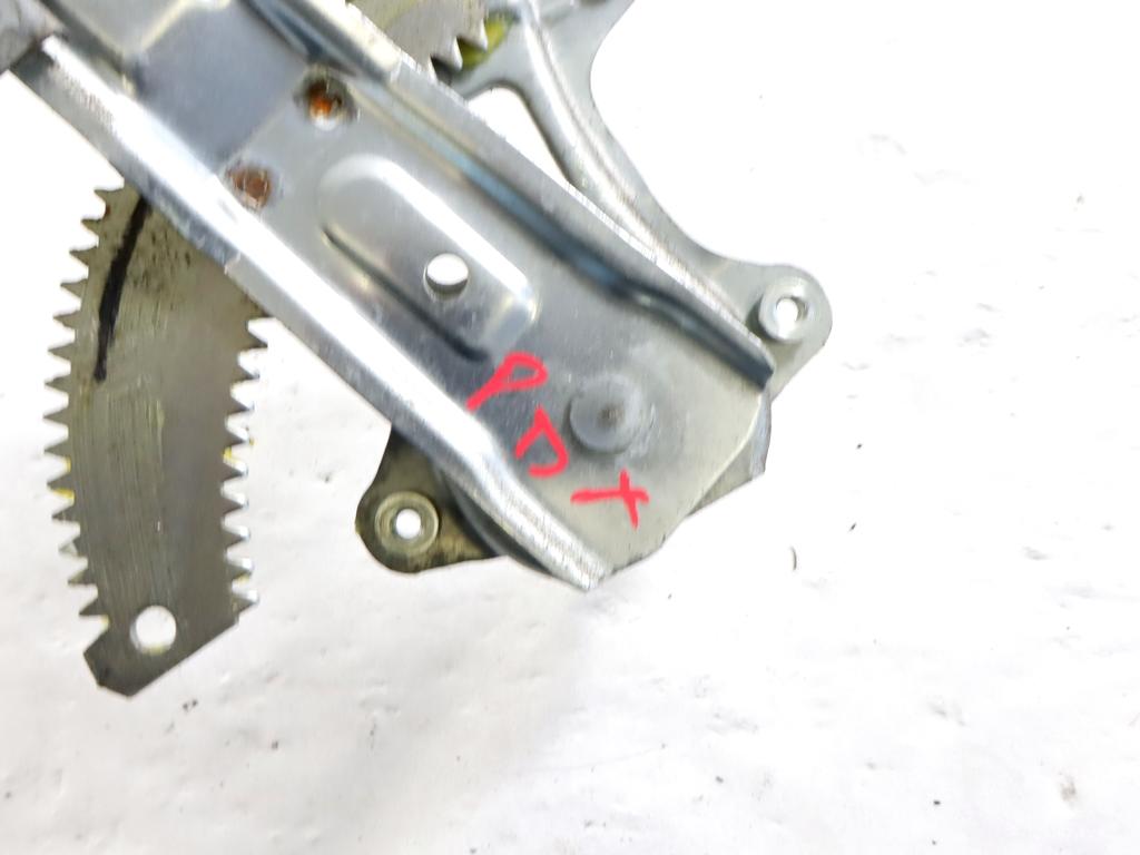 827205FA5A MECCANISMO ALZA-VETRO ALZA-CRISTALLO PORTA POSTERIORE DESTRA MANUALE NISSAN MICRA 1.0 B 52KW 5M 5P (2017) RICAMBIO USATO