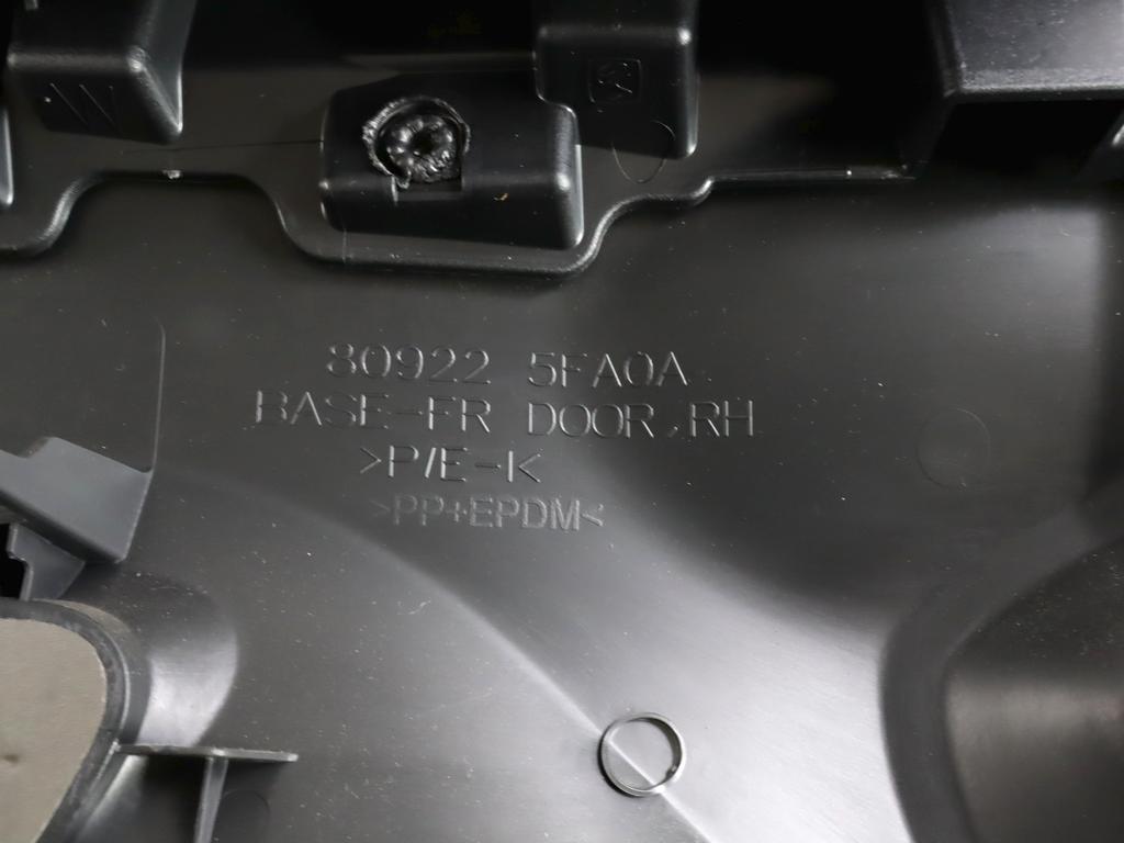 80922-5FA0A PANNELLO INTERNO PORTA ANTERIORE DESTRA NISSAN MICRA 1.0 B 52KW 5M 5P (2017) RICAMBIO USATO 