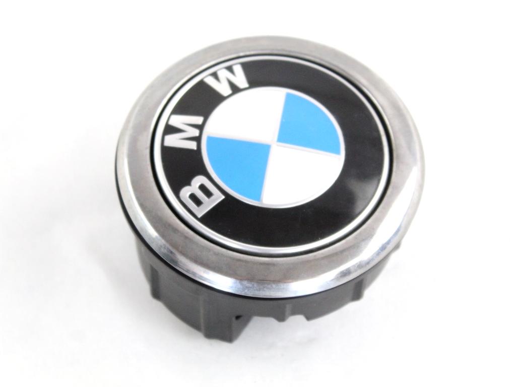 51247248535 MANIGLIA PORTELLONE COFANO POSTERIORE BAULE CON STEMMA BMW SERIE 1 116D F20 2.0 D 85KW 6M 5P (2012) RICAMBIO USATO