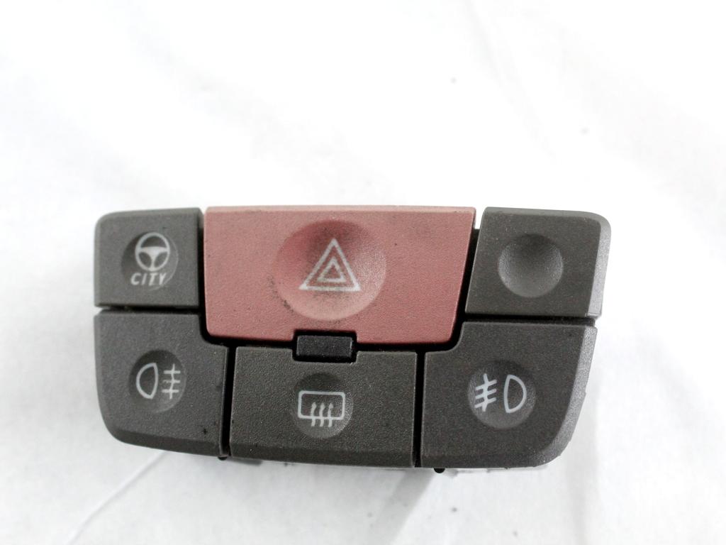735357114 GRUPPO DI COMANDO QUATTRO FRECCE FIAT PANDA 1.2 M 44KW 5M 5P (2009) RICAMBIO USATO CON INTERRUTORI CITY, LUNOTTO TERMICO, RETRONEBBIA, FENDINEBBIA 