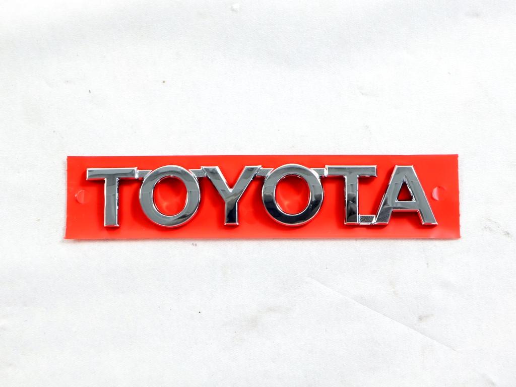 75446-0D040 STEMMA FREGIO LOGO EMBLEMA "TOYOTA" PORTELLONE COFANO POSTERIORE BAULE TOYOTA YARIS P13 1.5 I 55KW AUT 5P (2014) RICAMBIO NUOVO