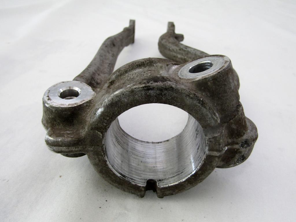 95B413037C FORCELLA SUPPORTO AMMORTIZZATORE SOSPENSIONE ANTERIORE SINISTRO PORSCHE MACAN R 2.9 B 280KW 5P AUT (2021) RICAMBIO USATO