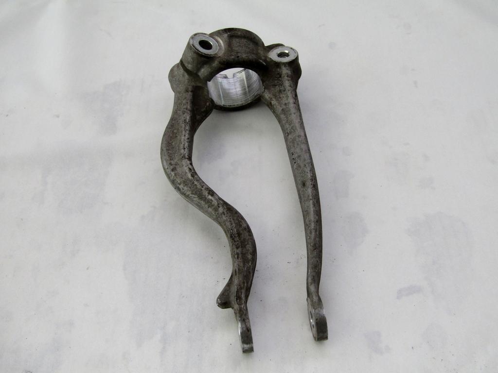 95B413037C FORCELLA SUPPORTO AMMORTIZZATORE SOSPENSIONE ANTERIORE SINISTRO PORSCHE MACAN R 2.9 B 280KW 5P AUT (2021) RICAMBIO USATO