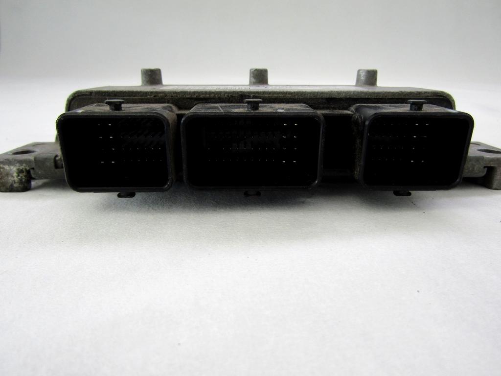 8V21-12A650-SD CENTRALINA INIEZIONE MOTORE FORD FIESTA 1.2 B 60KW 5M 5P (2008) RICAMBIO USATO