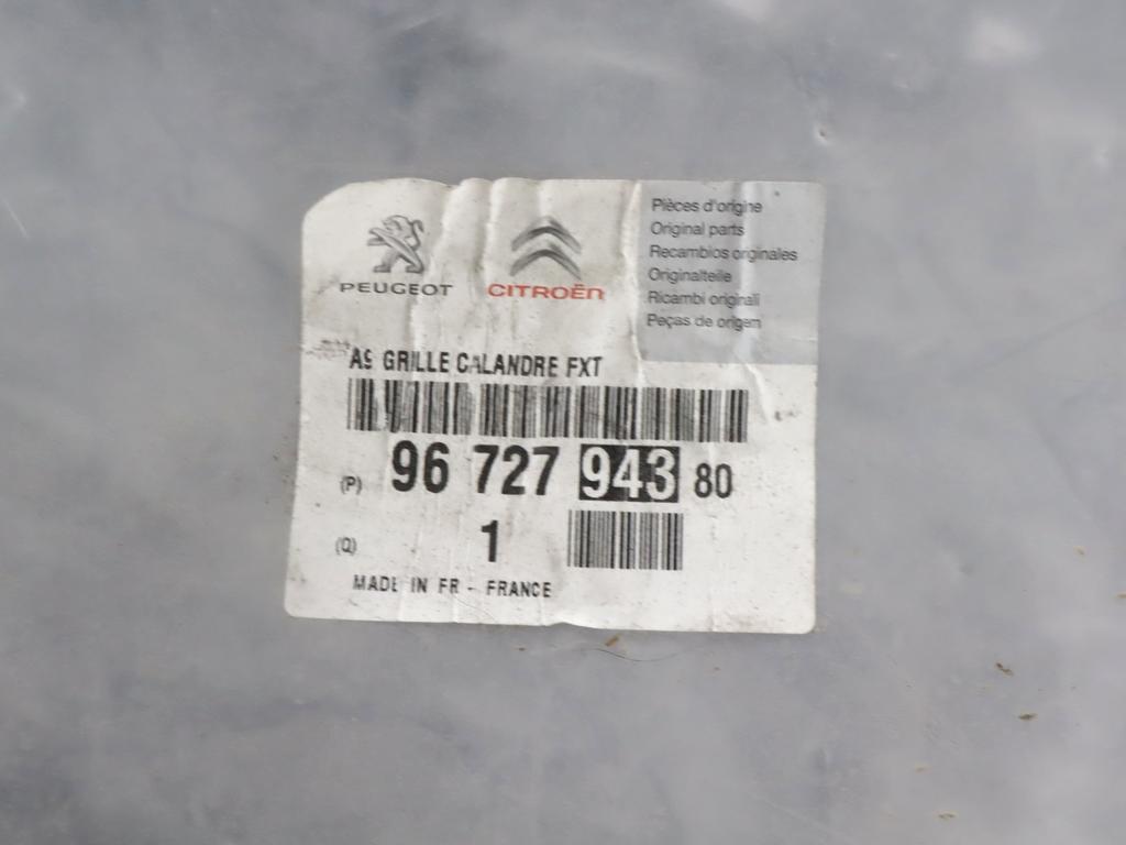 9672794377 MASCHERINA GRIGLIA PARAURTI ANTERIORE PEUGEOT 208 1.4 D 50KW 5M 5P (2012) RICAMBIO USATO 9672794380