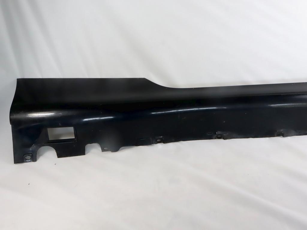 8J0853856D MINIGONNA RIVESTIMENTO SOTTOPORTA LATO DESTRO AUDI TT 2.0 147KW 2P B 6M (2009) RICAMBIO USATO 