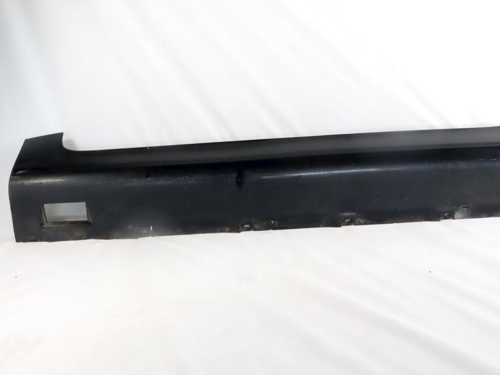 8J0853855D MINIGONNA RIVESTIMENTO SOTTOPORTA LATO SINISTRO AUDI TT 2.0 147KW 2P B 6M (2009) RICAMBIO USATO 