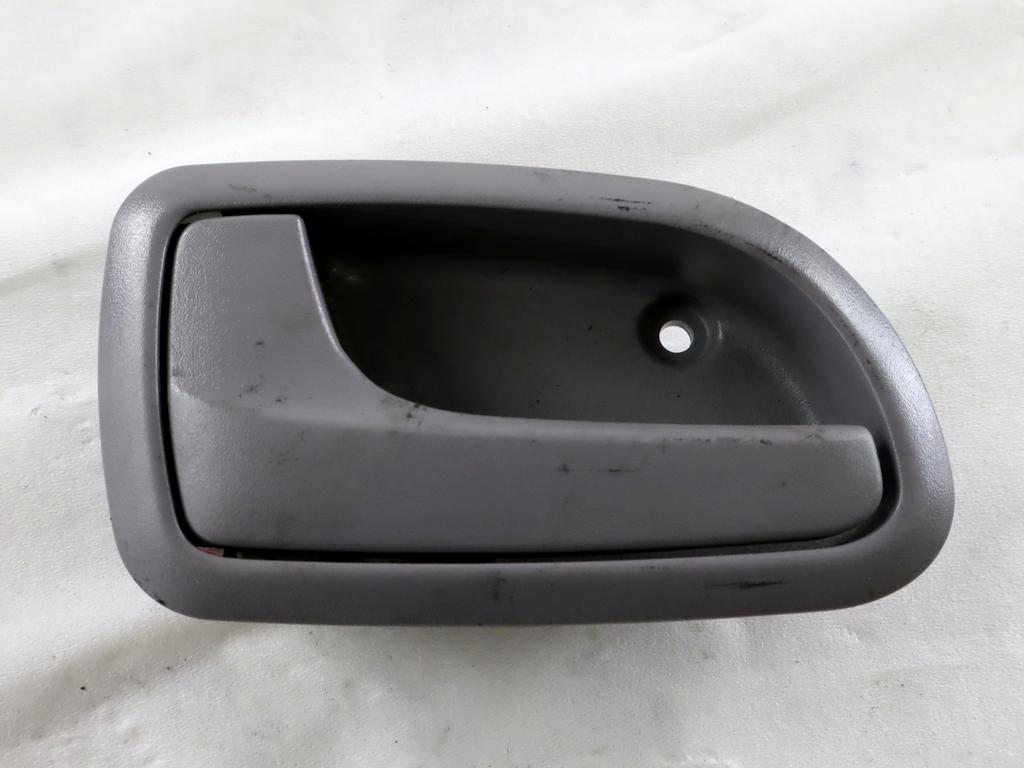 82610-07000 MANIGLIA INTERNA PORTA POSTERIORE SINISTRA KIA PICANTO 1.1 B 47KW 5M 5P (2004) RICAMBIO USATO
