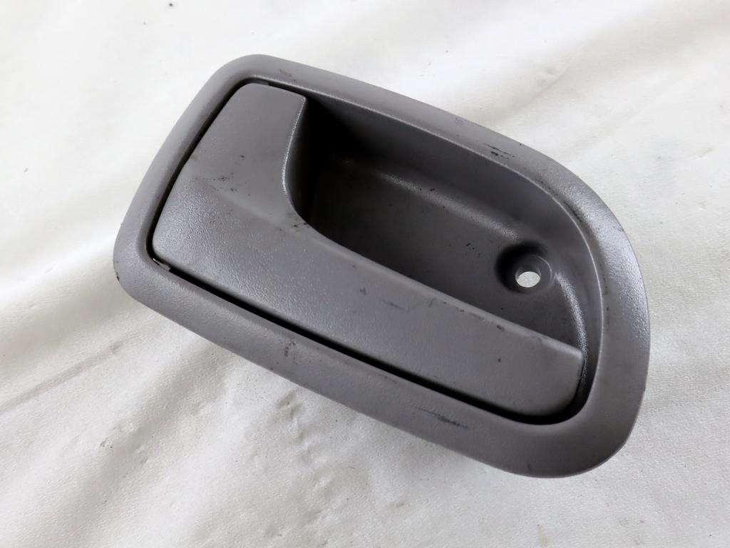82610-07000 MANIGLIA INTERNA PORTA POSTERIORE SINISTRA KIA PICANTO 1.1 B 47KW 5M 5P (2004) RICAMBIO USATO