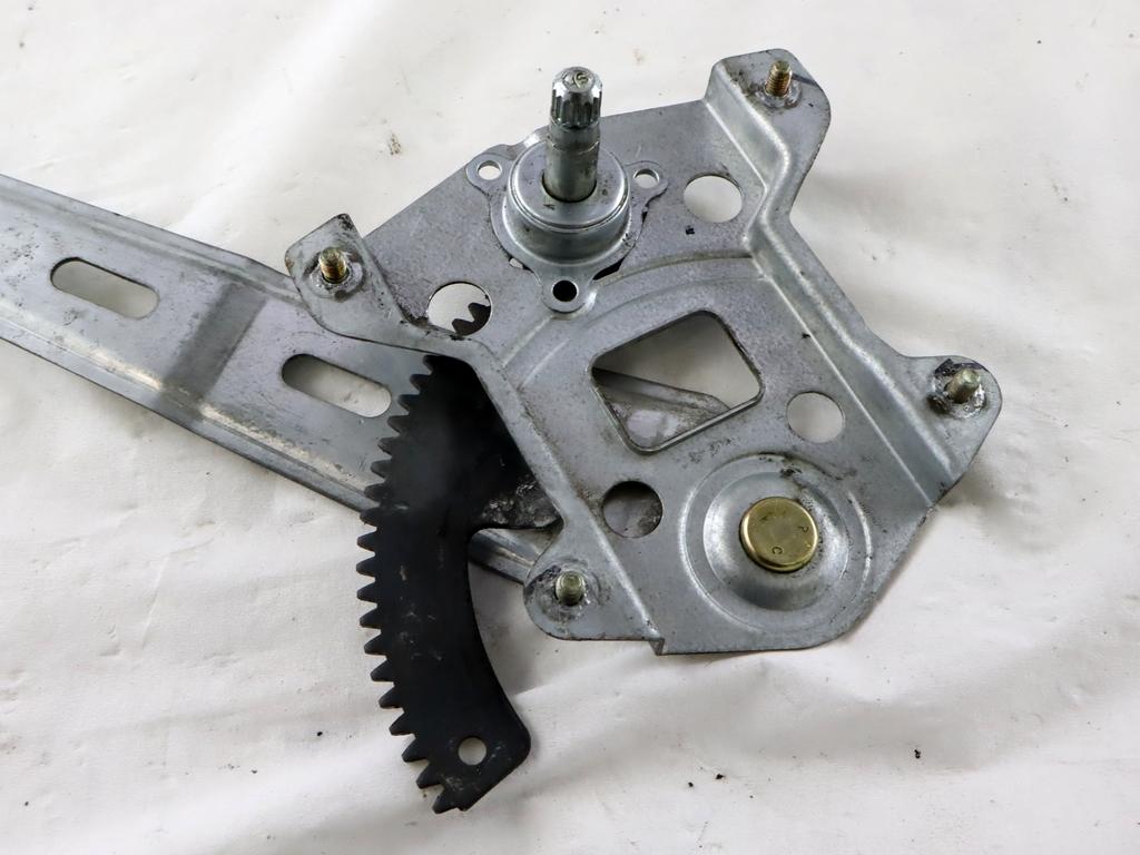 83401-07000 MECCANISMO ALZA-VETRO ALZA-CRISTALLO PORTA POSTERIORE SINISTRA MANUALE KIA PICANTO 1.1 B 47KW 5M 5P (2004) RICAMBIO USATO