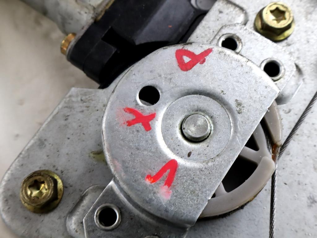 82401-07010 MOTORINO MECCANISMO ALZA-VETRO ALZA-CRISTALLO PORTA ANTERIORE SINISTRA KIA PICANTO 1.1 B 47KW 5M 5P (2004) RICAMBIO USATO 9881007100