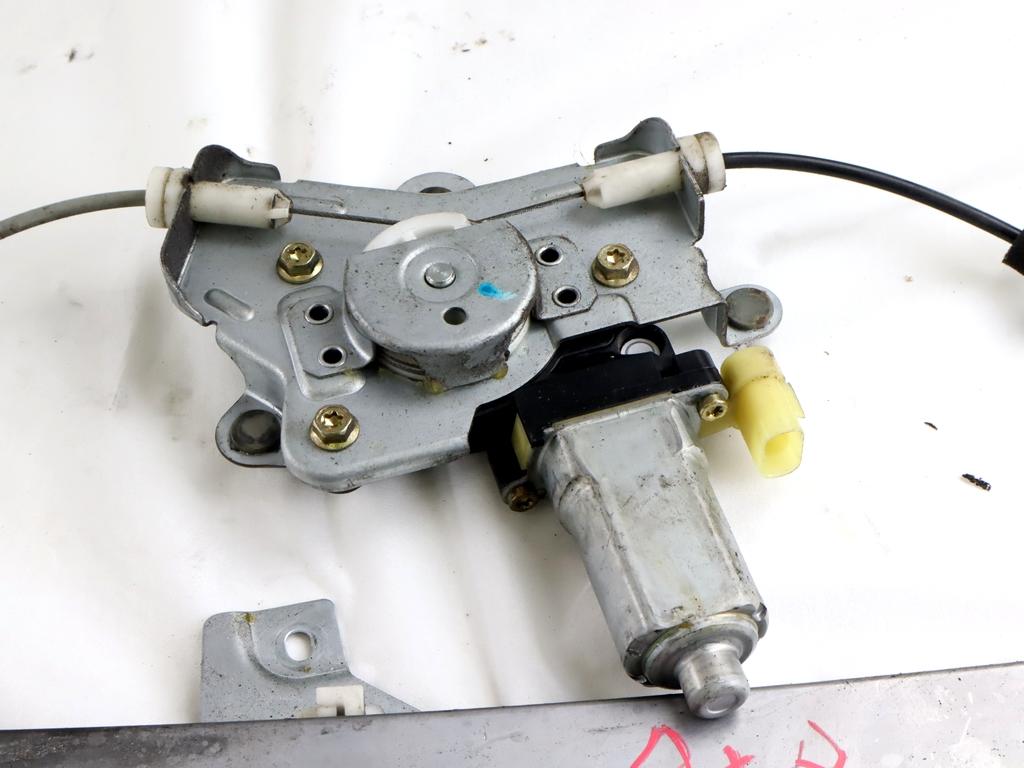 82402-07010 MOTORINO MECCANISMO ALZA-VETRO ALZA-CRISTALLO PORTA ANTERIORE DESTRA KIA PICANTO 1.1 B 47KW 5M 5P (2004) RICAMBIO USATO 9882007100