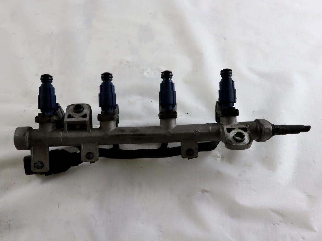3530402900 TUBO INIEZIONE CON SERIE INIETTORI BENZINA KIA PICANTO 1.1 B 47KW 5M 5P (2004) RICAMBIO USATO 3531002900