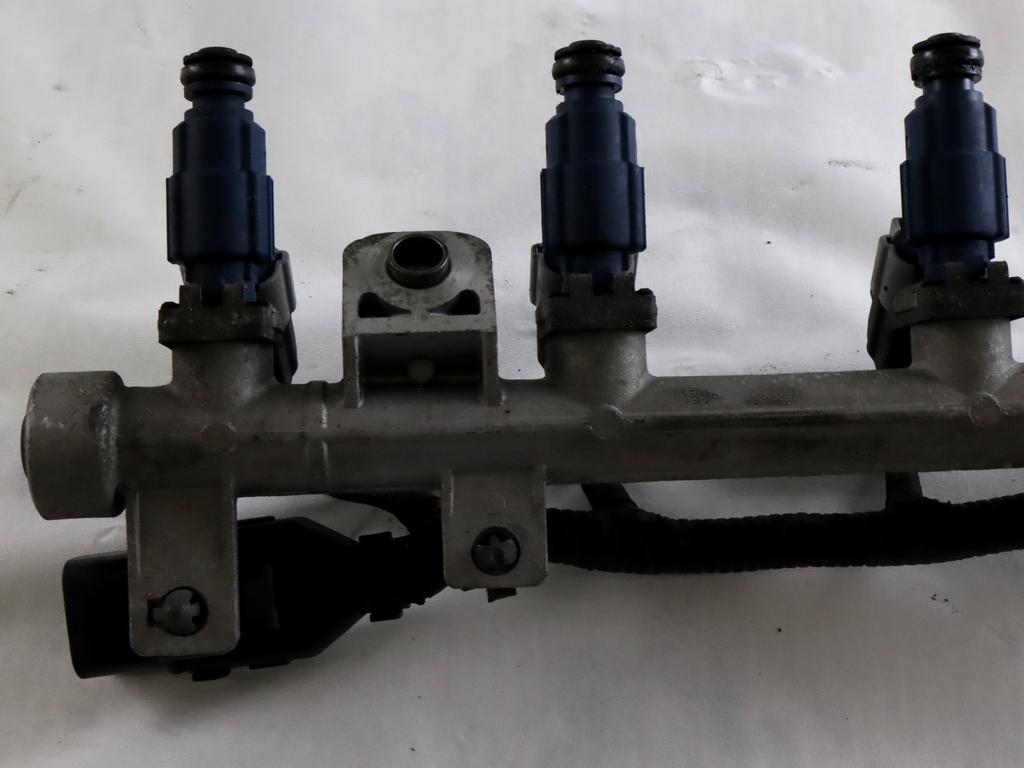 3530402900 TUBO INIEZIONE CON SERIE INIETTORI BENZINA KIA PICANTO 1.1 B 47KW 5M 5P (2004) RICAMBIO USATO 3531002900