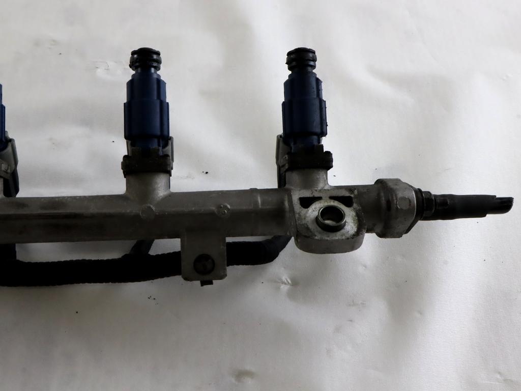 3530402900 TUBO INIEZIONE CON SERIE INIETTORI BENZINA KIA PICANTO 1.1 B 47KW 5M 5P (2004) RICAMBIO USATO 3531002900