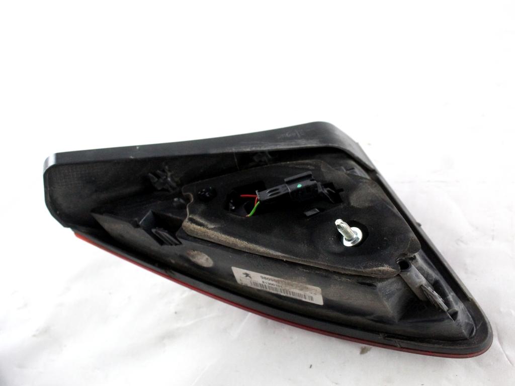 9805511380 FARO FANALE POSTERIORE SINISTRO PARTE INTERNA PEUGEOT 3008 1.6 D 84KW 6M 5P (2013) RICAMBIO USATO