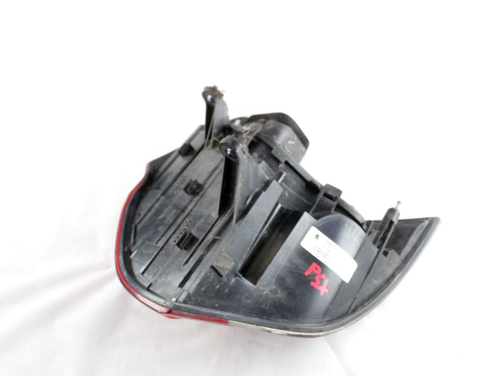 9805510580 FARO FANALE POSTERIORE SINISTRO PARTE ESTERNA PEUGEOT 3008 1.6 D 84KW 6M 5P (2013) RICAMBIO USATO