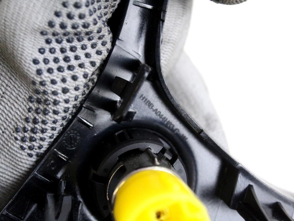 H1BB-A044H83-CW MASCHERINA RIVESTIMENTO TUNNEL CENTRALE FORD FIESTA 1.5 D 63KW 6M 5P (2020) RICAMBIO USATO ALLOGGIAMENTO LEVA CAMBIO