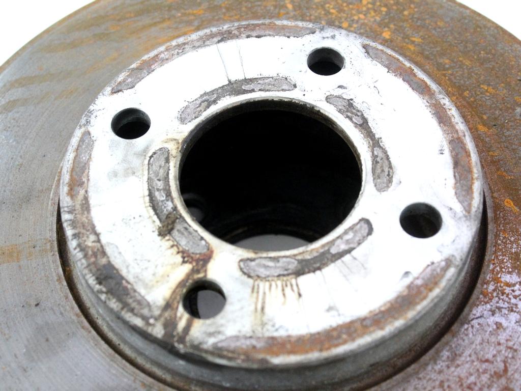 2095058 COPPIA DISCHI FRENO ANTERIORI FORD FIESTA 1.5 D 63KW 6M 5P (2020) RICAMBIO USATO