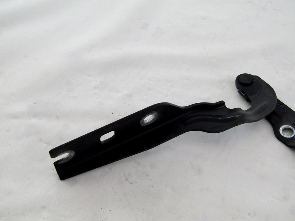 5G0823302B CERNIERA COFANO ANTERIORE LATO DESTRO VOLKSWAGEN GOLF 7 2.0 D 110KW 6M 5P (2016) RICAMBIO USATO