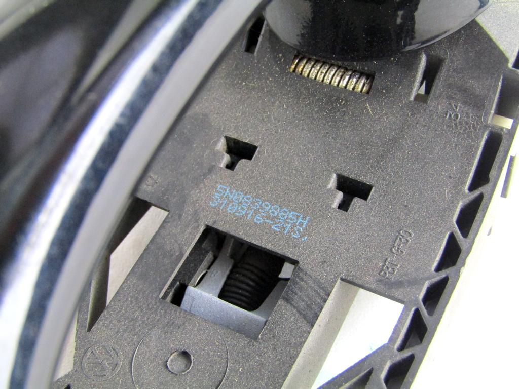 5G0837206NGRU MANIGLIA ESTERNA PORTA ANTERIORE DESTRA VOLKSWAGEN GOLF 7 2.0 D 110KW 6M 5P (2016) RICAMBIO USATO