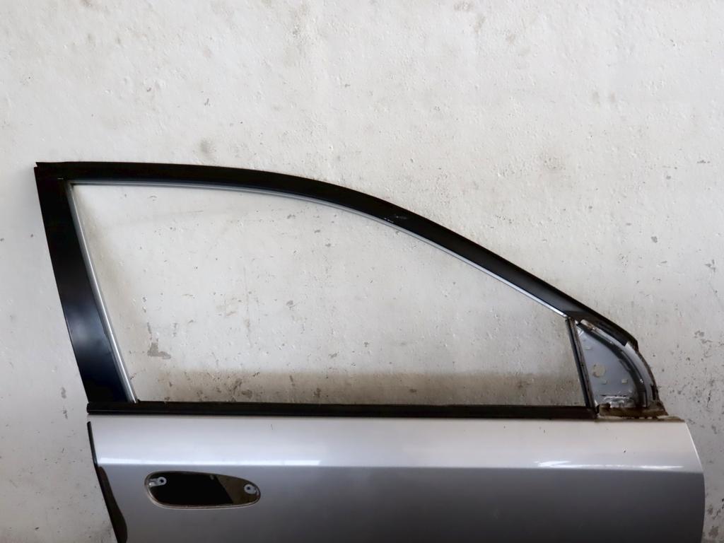 67010S6DE05ZZ PORTA ANTERIORE DESTRA PASSEGGERO HONDA CIVIC 1.7 D 74KW 5M 5P (2005) RICAMBIO USATO LEGGERMENTE STRISCIATA