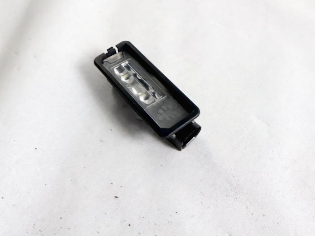 1K8943021D COPPIA LUCI TARGA VOLKSWAGEN GOLF 7 2.0 D 110KW 6M 5P (2016) RICAMBIO USATO