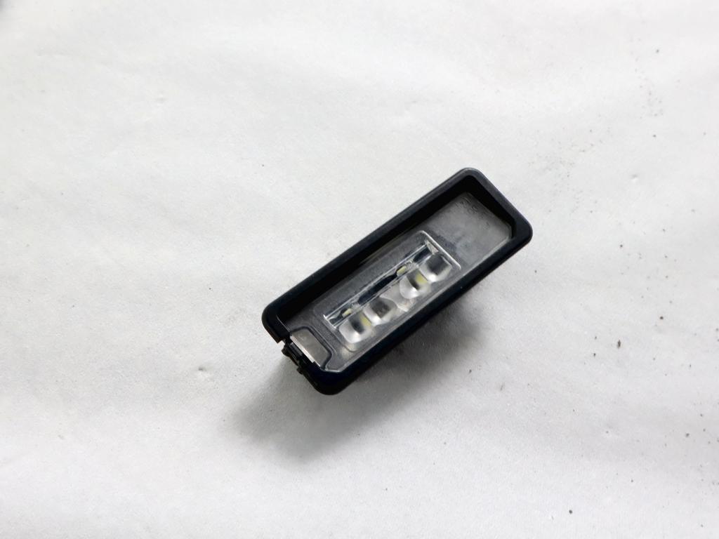 1K8943021D COPPIA LUCI TARGA VOLKSWAGEN GOLF 7 2.0 D 110KW 6M 5P (2016) RICAMBIO USATO