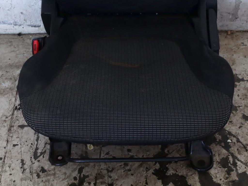 6921A241 SEDILE ANTERIORE SINISTRO GUIDATORE MITSUBISHI L200 2.5 D 4X4 100KW 5M 4P (2006) RICAMBIO USATO