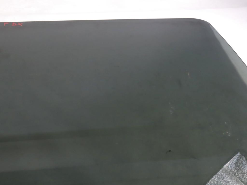 823000023R VETRO SCENDENTE PORTA POSTERIORE DESTRA OSCURATO DACIA DUSTER 1.6 G 84KW 5M 5P (2017) RICAMBIO USATO 