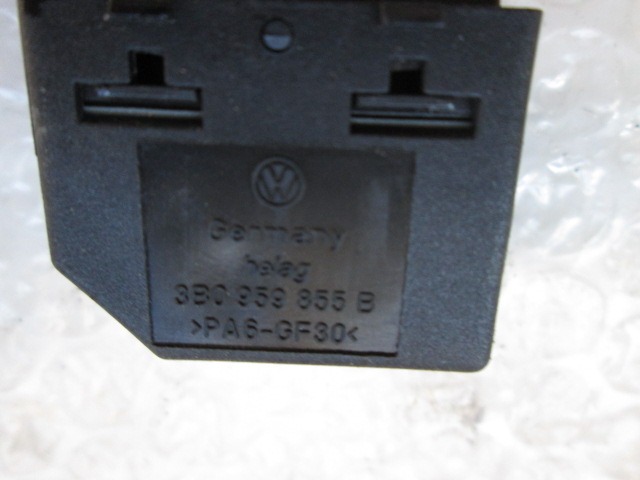 ZADNJE STIKALO OEM N. 3B0959855B ORIGINAL REZERVNI DEL VOLKSWAGEN GOLF IV 1J1 1E7 1J5 MK4 BER/SW (1998 - 2004) BENZINA LETNIK 1999