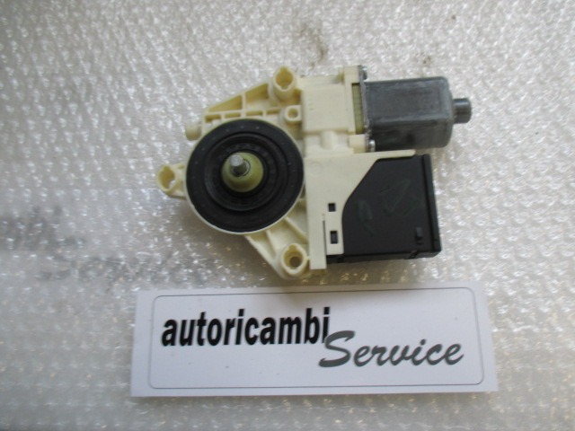 MOTORCEK ELEKTRICNEGA POMIKA ZADNJEGA STEKLA  OEM N. 827306548R ORIGINAL REZERVNI DEL RENAULT MEGANE MK3 BZ0/1 B3 DZ0/1 KZ0/1 BER/SPORTOUR/ESTATE (2009 - 2015) DIESEL LETNIK 2010