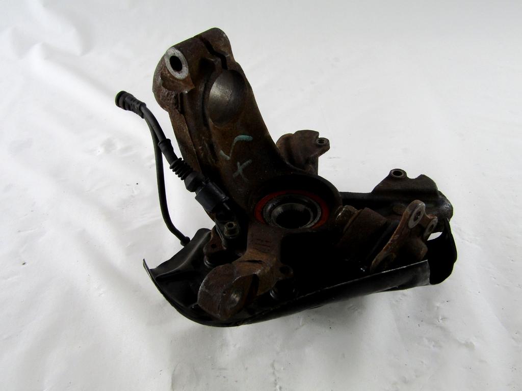 LEVI VRTLJIVI LEZAJ / PESTO KOLESA Z LEZAJEM SPREDAJ OEM N. 1J0498625 ORIGINAL REZERVNI DEL VOLKSWAGEN GOLF IV 1J1 1E7 1J5 MK4 BER/SW (1998 - 2004) BENZINA LETNIK 1999