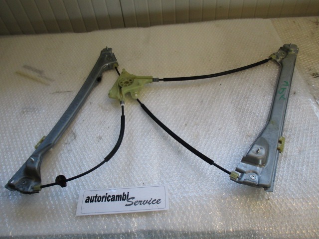 MEHANIZEM VETROBRANSKEGA STEKLA PREDNJIH VRAT OEM N. 807000002R ORIGINAL REZERVNI DEL RENAULT LAGUNA BT0/1 KT0/1 MK3 BER/SW (10/2007 - 08/2010) DIESEL LETNIK 2011