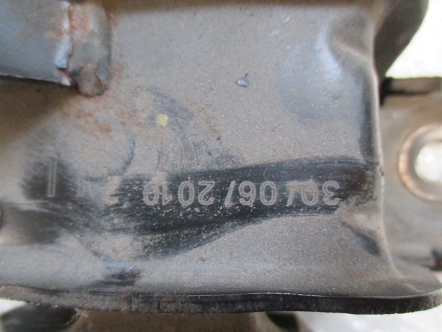 NOSILCI MOTORJA/DRUGO OEM N. 304062010 ORIGINAL REZERVNI DEL OPEL CORSA D S07 (2006 - 2011) BENZINA/GPL LETNIK 2010