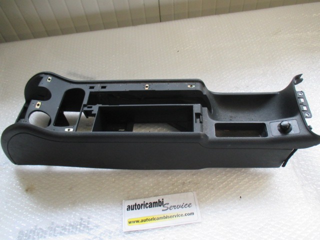 PLASTIKA MED SEDEZI BREZ NASLONJALA ROK OEM N. 4B0863244B ORIGINAL REZERVNI DEL AUDI A6 C5 R 4B5 4B2 BER/SW/ALLROAD (2001 - 2004)DIESEL LETNIK 2004
