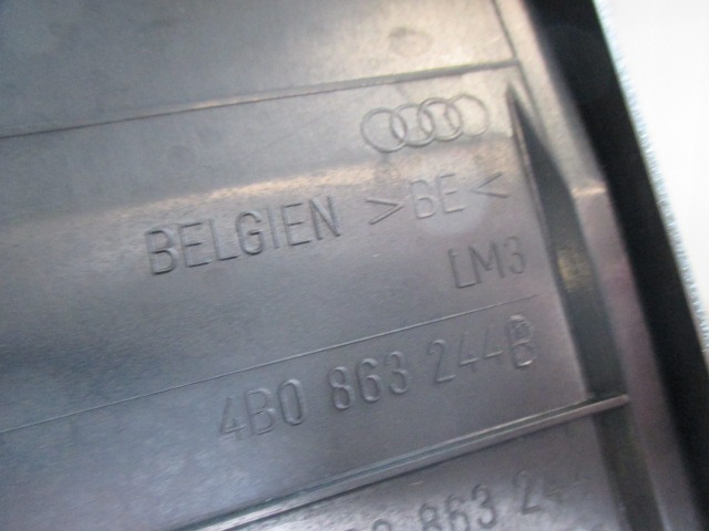 PLASTIKA MED SEDEZI BREZ NASLONJALA ROK OEM N. 4B0863244B ORIGINAL REZERVNI DEL AUDI A6 C5 R 4B5 4B2 BER/SW/ALLROAD (2001 - 2004)DIESEL LETNIK 2004