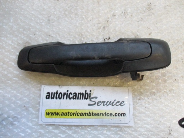 ZUNANJA KLJUKA ZADNJA DESNA VRATA OEM N. 82810-56D00 ORIGINAL REZERVNI DEL SUZUKI GRAND VITARA FT HT GT MK1 (1999 - 2006) DIESEL LETNIK 1998