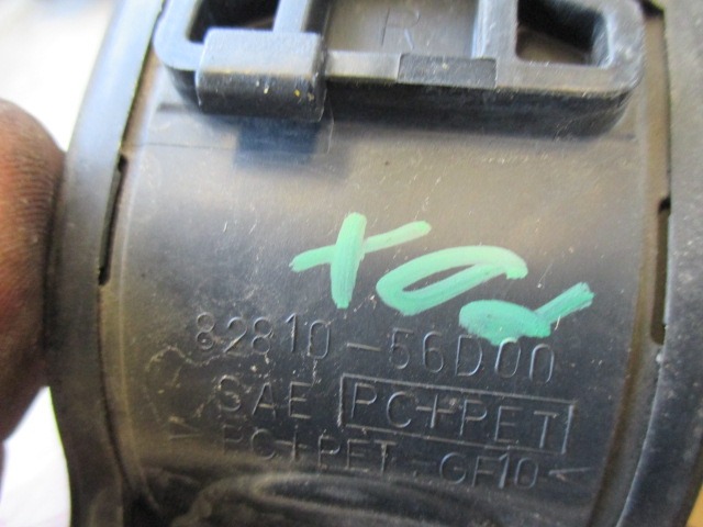 ZUNANJA KLJUKA ZADNJA DESNA VRATA OEM N. 82810-56D00 ORIGINAL REZERVNI DEL SUZUKI GRAND VITARA FT HT GT MK1 (1999 - 2006) DIESEL LETNIK 1998