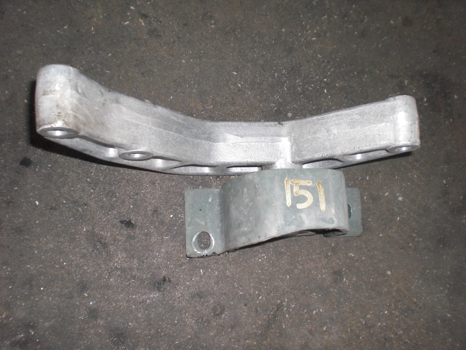 NOSILCI MOTORJA/DRUGO OEM N.  ORIGINAL REZERVNI DEL AUDI A3 MK2 8P 8PA 8P1 (2003 - 2008)DIESEL LETNIK 2004