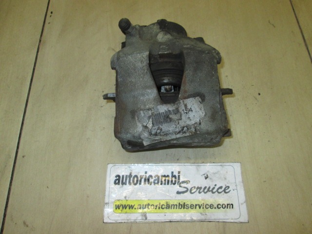 SPREDNJE DESNE ZAVORNE CELJUSTI  OEM N. 8J0615124A ORIGINAL REZERVNI DEL VOLKSWAGEN GOLF V 1K1 1K5 MK5 BER/SW (02/2004-11/2008) BENZINA LETNIK 2004