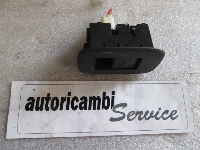 ZADNJE STIKALO OEM N. 848100D030 ORIGINAL REZERVNI DEL TOYOTA AURIS E15 MK1 (2007 - 02/2010) DIESEL LETNIK 2007