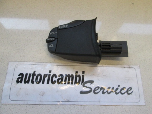 MULTIFUNKCIJSKI VOLAN OEM N. 1346664 ORIGINAL REZERVNI DEL FORD FUSION JU R (03/2006 - 2012) DIESEL LETNIK 2007