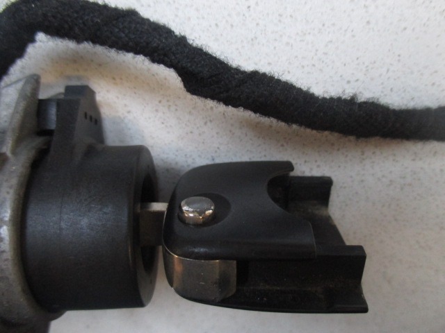 KOMPLET ODKLEPANJE IN VZIG  OEM N.  ORIGINAL REZERVNI DEL AUDI A6 C5 4B 4B5 4B2 BER/SW (1997 - 2001) DIESEL LETNIK 1999