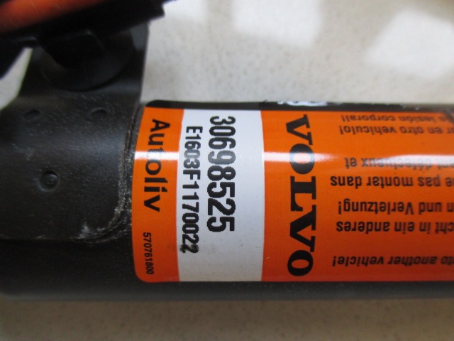 ZRACNA BLAZINA GLAVA DESNA OEM N. 30698525 ORIGINAL REZERVNI DEL VOLVO XC70 295 MK1 (2000 - 2007) DIESEL LETNIK 2005