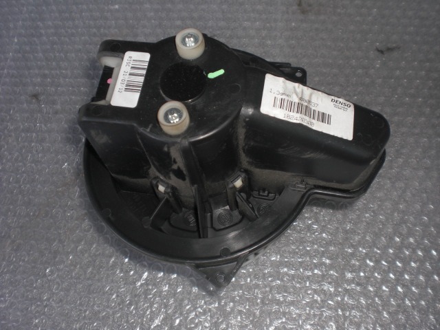 VENTILATOR  KABINE  OEM N. 77366254 ORIGINAL REZERVNI DEL FIAT PANDA 319 (DAL 2011) BENZINA LETNIK 2013