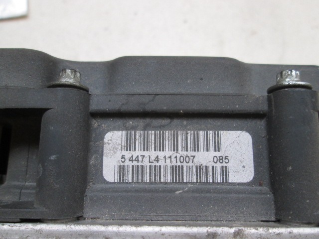 ABS AGREGAT S PUMPO OEM N. 8200737985 ORIGINAL REZERVNI DEL RENAULT MEGANE MK2 R BM0/1 CM0/1 EM0/1 KM0/1 LM0/1 BER/GRANDTOUR  (2006 - 2009) DIESEL LETNIK 2008