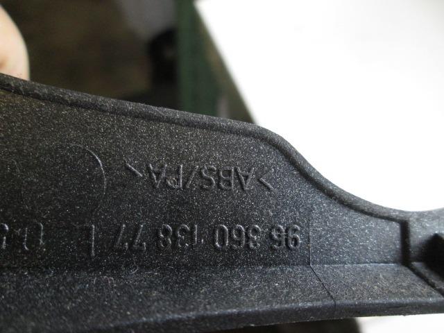 ARMATURNA PLO?CA OEM N. 9686013877 ORIGINAL REZERVNI DEL PEUGEOT 307 3A/B/C/E/H BER/SW/CABRIO (2001 - 2009) BENZINA LETNIK 2005