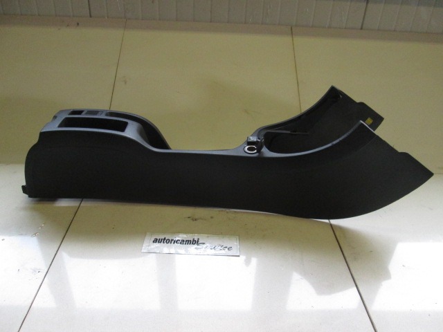 PLASTIKA MED SEDEZI BREZ NASLONJALA ROK OEM N. 758959 ORIGINAL REZERVNI DEL PEUGEOT 307 3A/B/C/E/H BER/SW/CABRIO (2001 - 2009) BENZINA LETNIK 2005