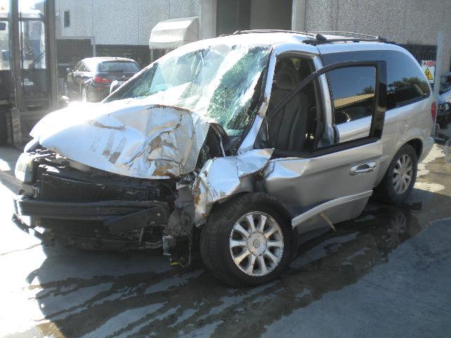 CHRYSLER VOYAGER 2.5 D 105KW 5M 5P (2003) RICAMBIO USATO 